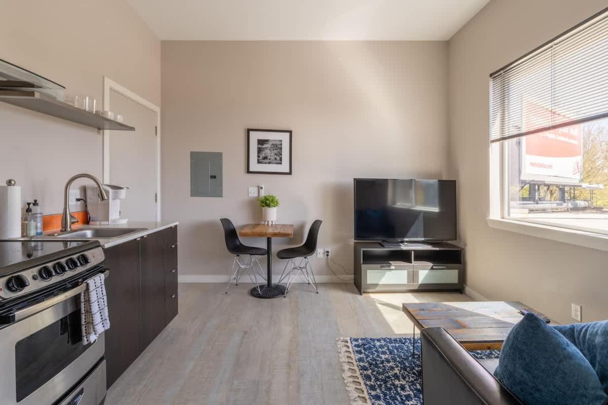 Sunny Studio Apartment - Food Carts, Coffee & Bars Портланд Екстериор снимка